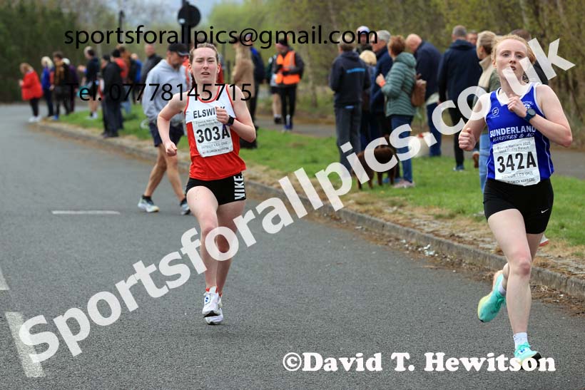 SSenior womens relay, 2025 Elswick Harriers Good Friday Road Relays, Newburn, Newcastle upon Tyne. Photo: David T. Hewitson/Sports for All Pics